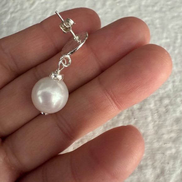 Silver Disc and White Pearl Earrings - Picture 3 of 7